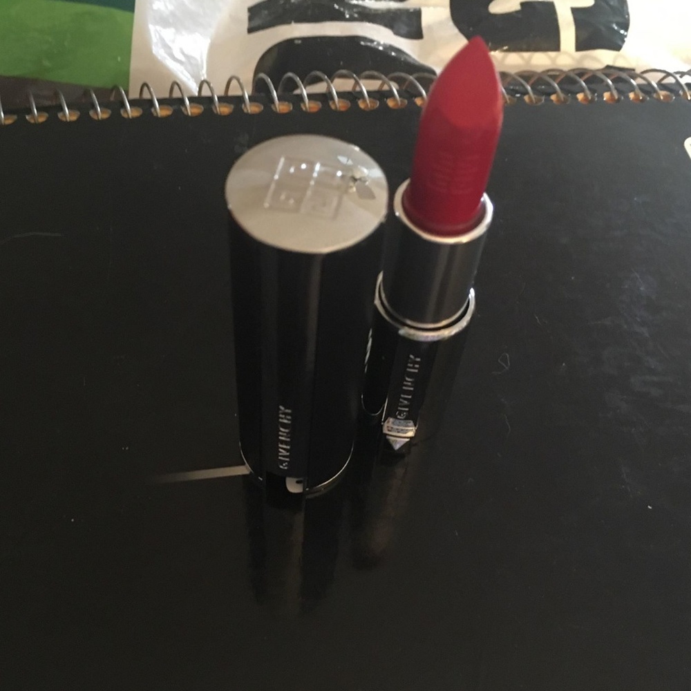 makeup - Picture 3 of 4